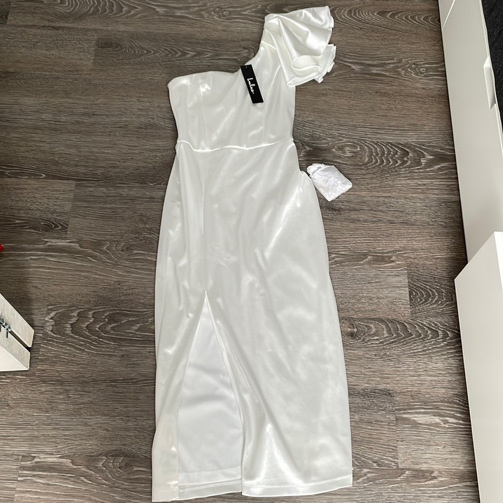 Lulu’s white dress with tags, never worn